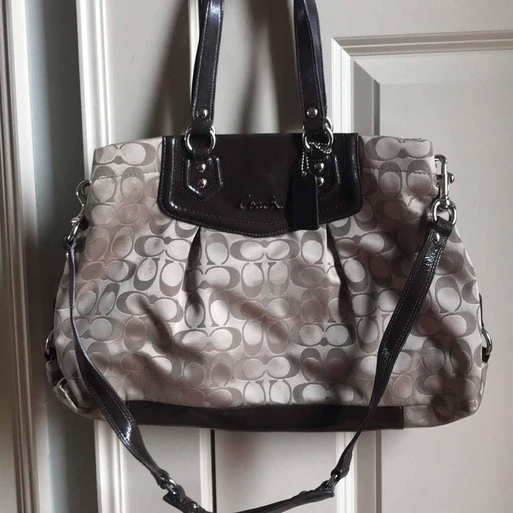 coach shoulder bag! 100% authentic!